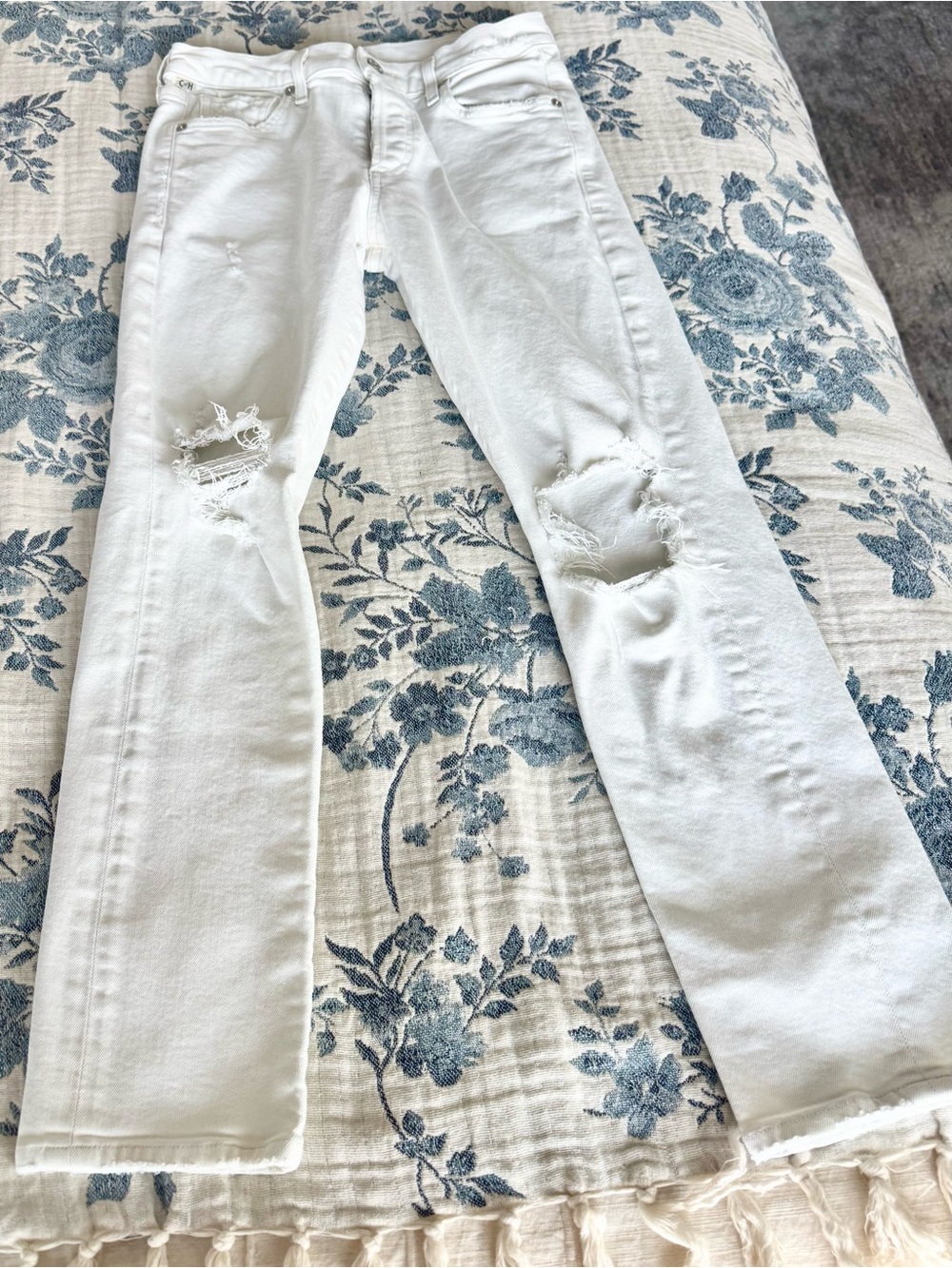 Citizens of Humanity Emerson Slim Boyfriend Distressed White Jeans Size 24